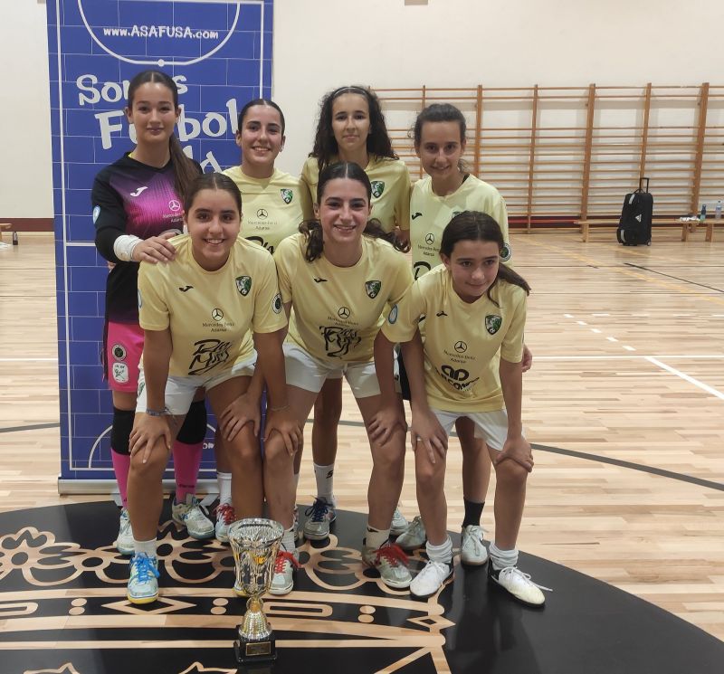 📌 El equipo se proclam campen del triangular femenino tras sumar pleno de victorias frente a FS Salamanca y Universidad de Salamanca.
