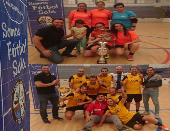 BAR MANOLI Y BAR MATI ALDEATEJADA
LOS CAMPEONES DEL TROFEO VIRGEN DE LA VEGA DE FTBOL SALA 2019

CATEGORA MASCULINA

La nueva edicin del Trofeo Virgen de la Vega depar sorpresas, y es que los favoritos pasaron ms apuros de lo que estaban acostumbrados.
En los partidos de la fase de grupos, se qued fuera LACOLADA al perder en su ltimo encuentro contra el TRIANGLE CREATIVE BAR VERDI.
Otro equipo de los 